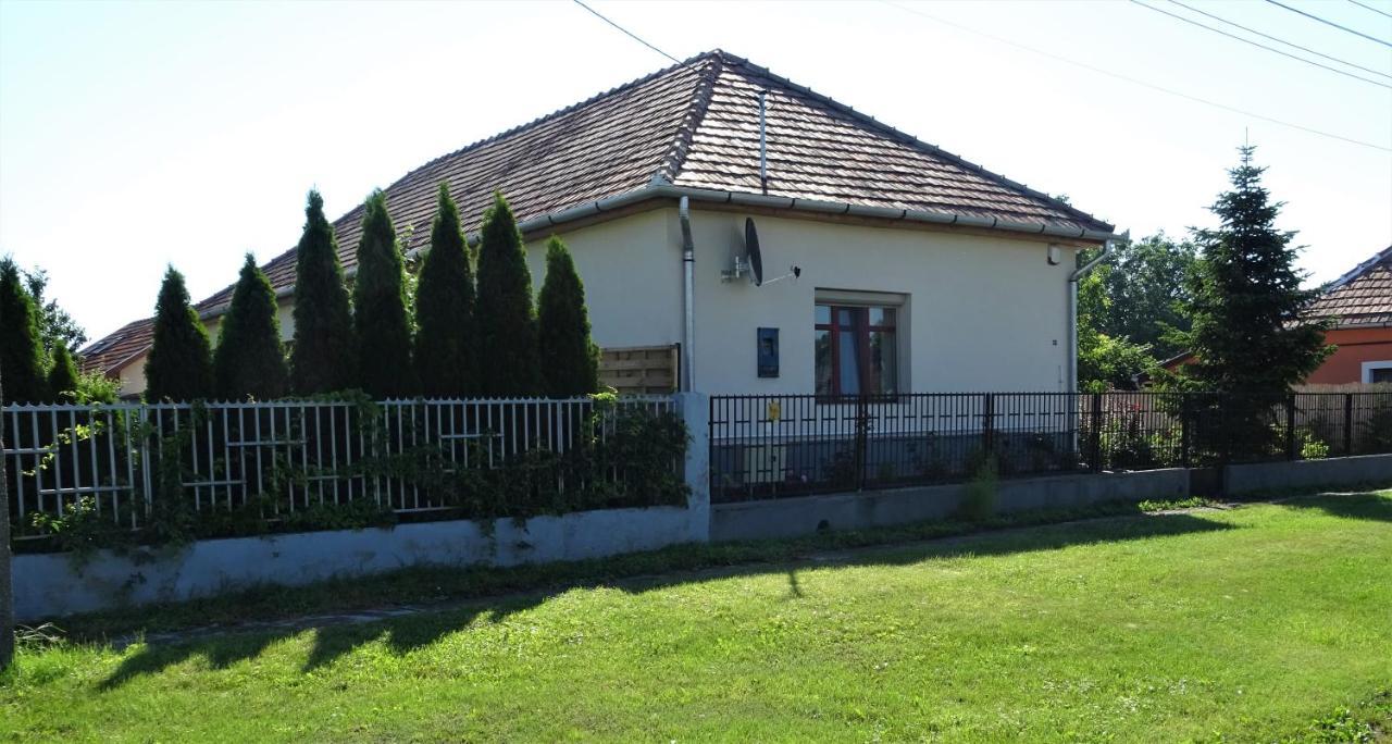 Melody Huis Poroszlo Ngoại thất bức ảnh